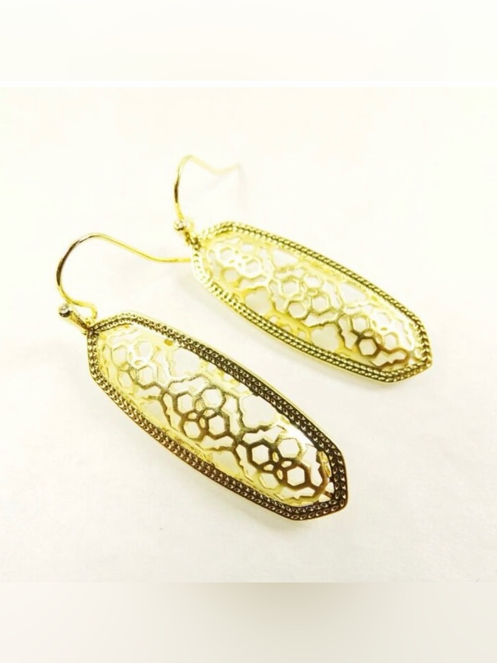 🌟NEW 🌟KENDRA SCOTT Brenna Yellow Gold Plated Filigree Dangle Earrings - Picture 2 of 3